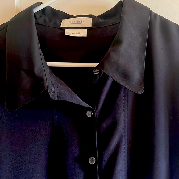 Black button up for under a suit coat or sweater. Short sleeves, double-layer. - Picture 5 of 6